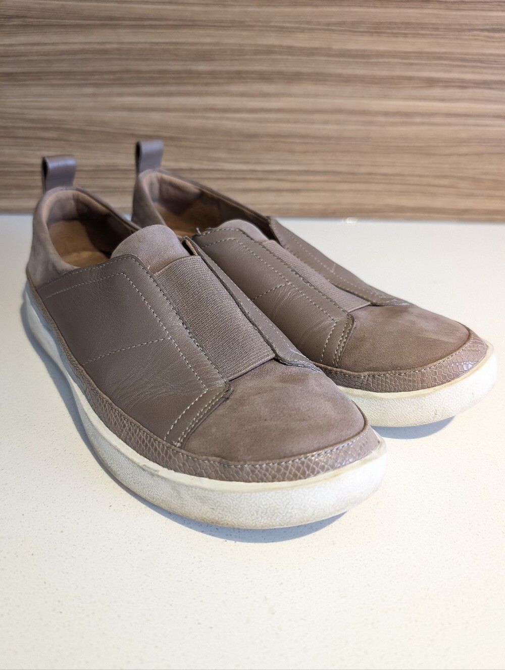 Vionic Womens Size 8 Zinah Blush Tan Slip-On Sneakers Leather Suede Upper Casual